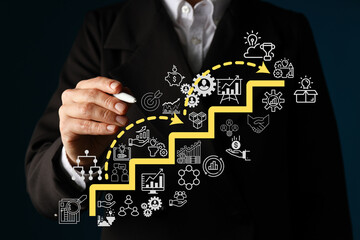 Goals 2025, a man is drawing a business plan.