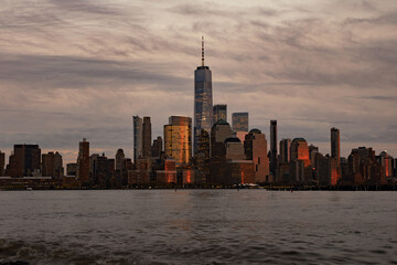 Obraz premium One World Trade Center. WTC memorial. Lower Manhattan view. View from New Jersey. New York City skyline. New York skyline of World Trade Center.