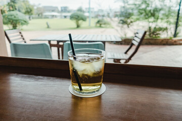 カフェでくつろぐ時間｜アイスティー