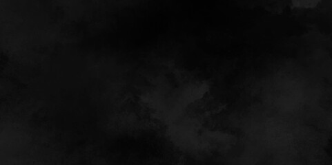 Obraz premium White smoke on black color background, smoke overlay effect on Isolated black background, atmosphere overlay effect and vapor overlays, white fume overlay on black background, abstract Fog background.