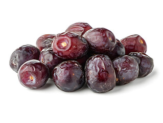 Obraz premium A pile of dark purple grapes arranged on a white background.