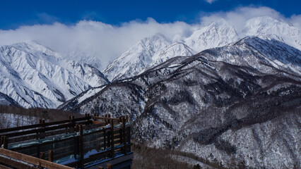 快晴の空と真冬の北アルプス　長野県白馬村