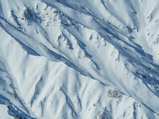 北アルプス　雪が積もった山の稜線　長野県白馬村