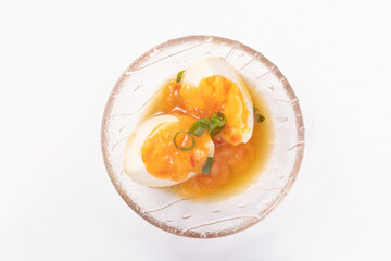 煮卵　チリソースかけ