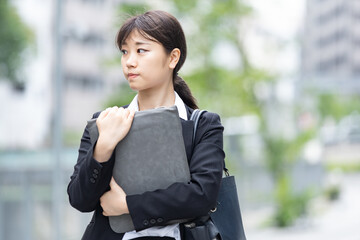 新入社員の通勤・就職活動イメージ