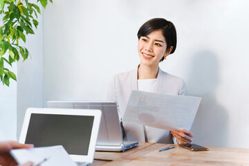 働く女性のイメージ（ビジネスイメージ）