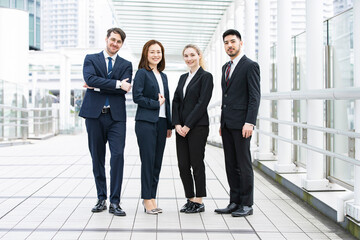 国際色豊かなビジネスチーム