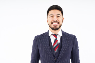 笑顔のスーツ姿の男性