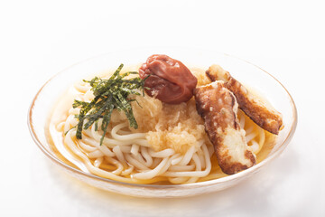 紀州南高梅　冷やし梅おろしうどん（ちくわ天ぷら）