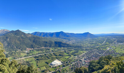 strade ad autostrada nella bassa val di susa in piemonte italia	