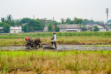 Obraz premium Farmer plows a field with a tractor