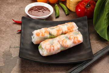 Vietnamese spring roll with prawn