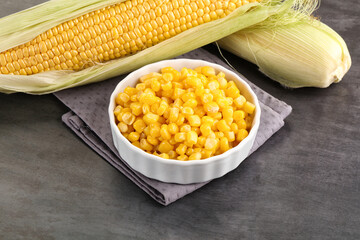 Canned sweet young corn grain