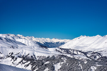 Naklejka premium Beautiful landscape of the Arkhyz ski resort with mountains, snow, forest on sunny winter day. Caucasus Mountains, Russia.