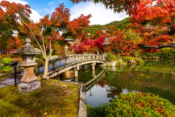 Obraz premium Eikando temple gardens in autumn, Kyoto, Japan