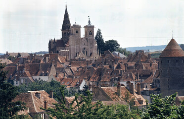 Obraz premium Panoramic view of Semur-en-Auxois, France