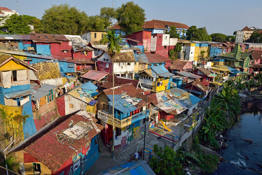 Neighbourhood alongside the Kali Code River, Yogyakarta, Java island, Indonesia, Southeast Asia