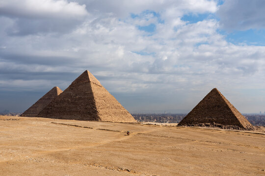 The pyramids of Cheops, Chephren and Mykerinos, UNESCO World Heritage Site, Giza, Egypt, North Africa