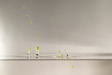 farbe tropfen wasser gelb