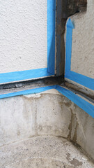 外壁工事｜コーキング除去後・目地まわりをマスキングテープで養生