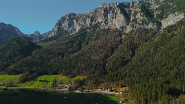 Hintersee bei Ramsau Luftaufnahme im Herbst in Deutschland, Bayern. Ramsauer Ache fruher Ferchensee oder Forchensee grosser See in der Gemeinde Ramsau im Berchtesgadener Land in Germany, Bavaria. 
