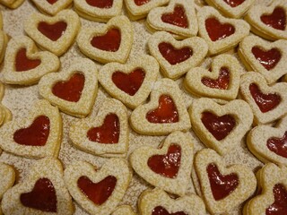 Heart-shaped cookies with jam and sugar.