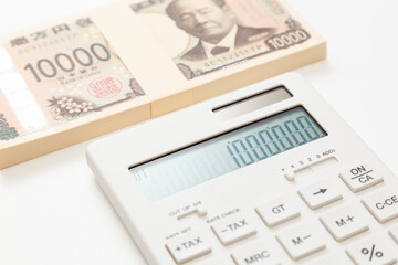 白背景に電卓と100万円
