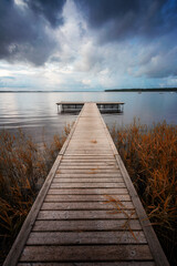 Obraz premium lever de soleil sur le port de Vayres