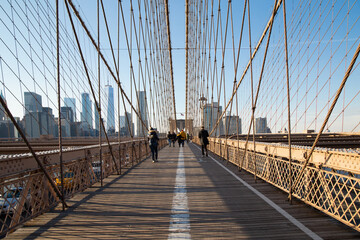 Obraz premium The Brooklyn Bridge during winter with a blue sky. New york city
