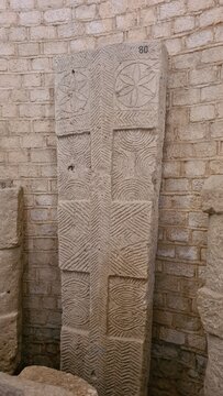 Sarcophage pal&eacute;ochr&eacute;tien expos&eacute; au baptist&egrave;re Saint-Jean de Poitiers