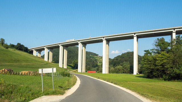 wiadukt autostradowy
