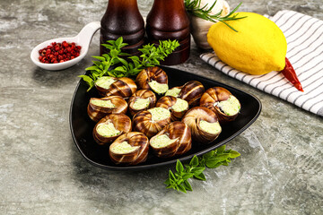 Fresnch escargort with basil butter