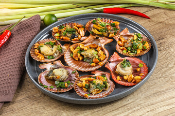 Baked scallops with scalion oil
