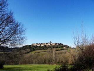 Village de Puycelsi dans le Tarn 