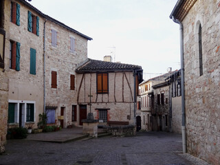 Village de Puycelsi dans le Tarn 