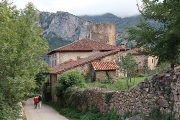 Construcciones en Mogrovejo, Cantabria. © Bego Bautista