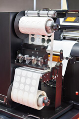 Tabletop label finisher