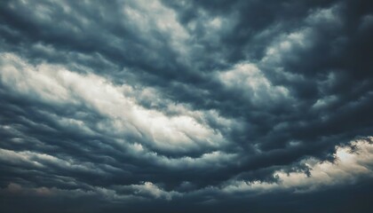 Obraz premium Mystic clouds loom over a deep sky, evoking a sense of wonder.