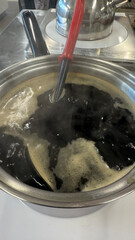 蕎麦打ち　鍋で蕎麦露づくり