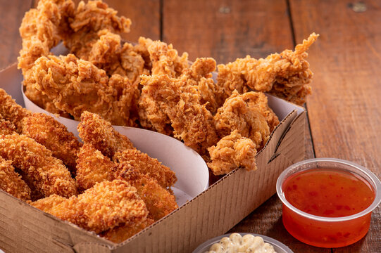 frango frito crocante , varios molhos , crocante 