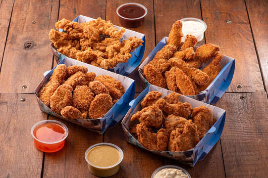 frango frito crocante , varios molhos , crocante 