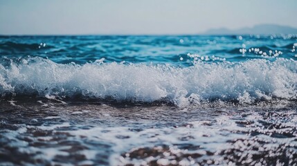 Fototapeta premium Ocean Waves Crashing on a Sunny Beach