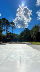 Obraz premium Sunny day on an empty outdoor basketball court surrounded by tall trees, AI