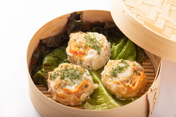 トマトとモッツァレラチーズの鶏焼売