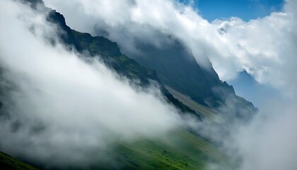 Obraz premium Mountains shrouded in dense clouds, displaying grand natural scenery