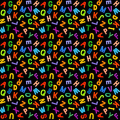 カラフルなアルファベット（大文字）のシームレスパターン　手描き水彩イラスト・手書き文字の素材