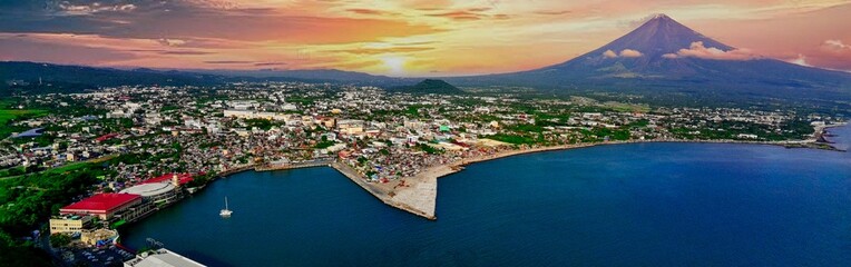 Obraz premium Sunset Sunrise Legazpi City Port Mayon Volcano Seaside in Legazpi City Albay Philippines