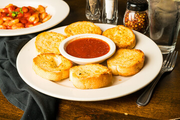 Garlic bread with marinara sauce