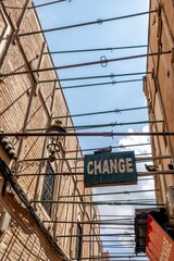 Naklejka premium Urban 'Change' Sign with Pigeons and Blue Sky