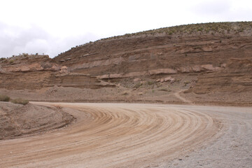 Ruta curva entre montañas